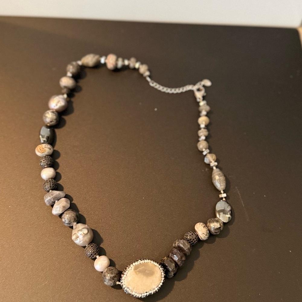 Elegant Beaded Necklace in Brown and Gray